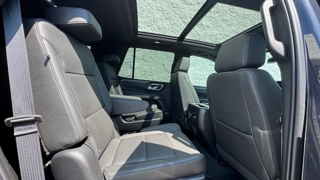 Used 2022 Chevrolet Tahoe LT w/ Luxury Package AWD/4WD image 16