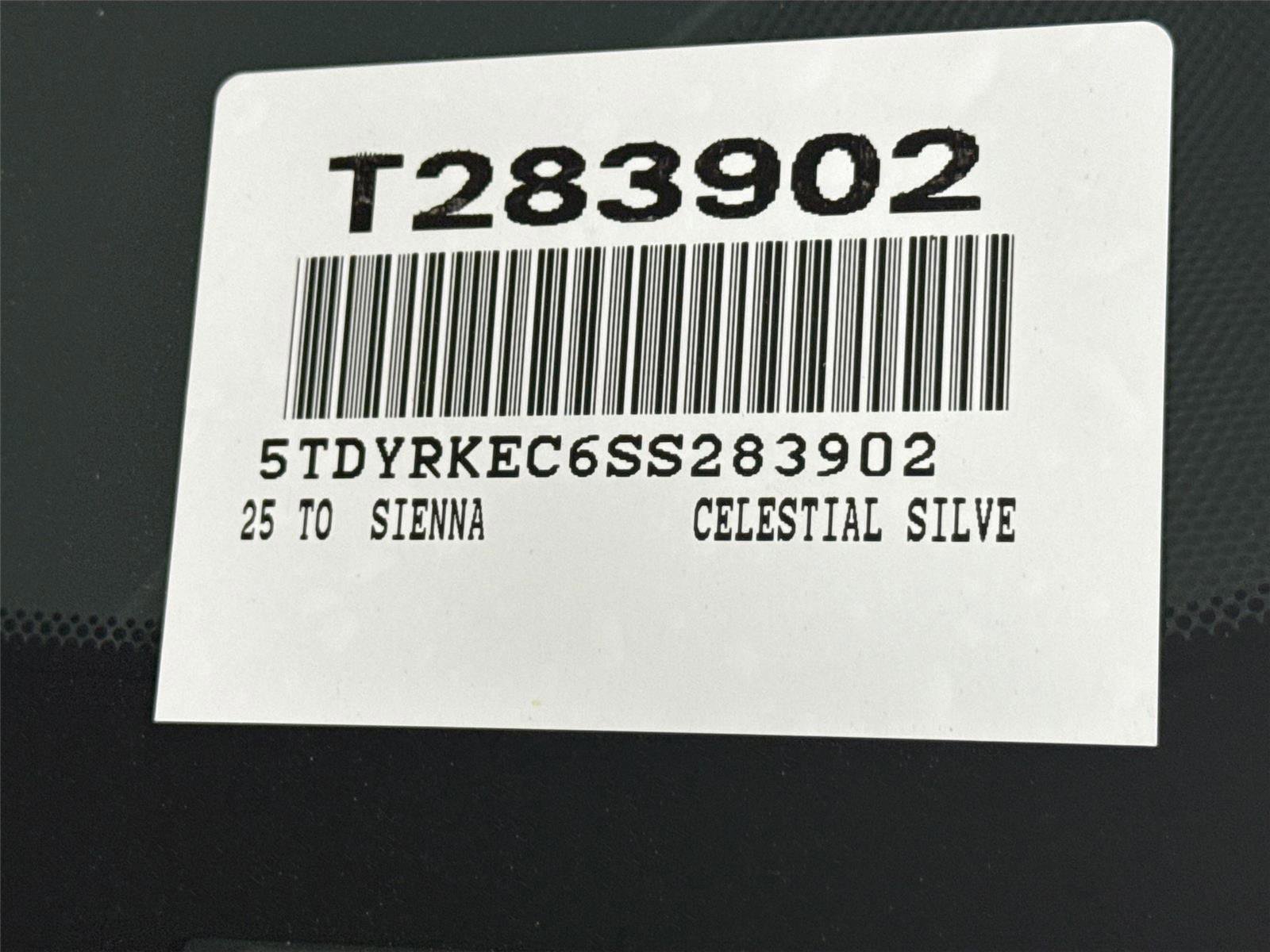 Certified 2025 Toyota Sienna XLE image 5