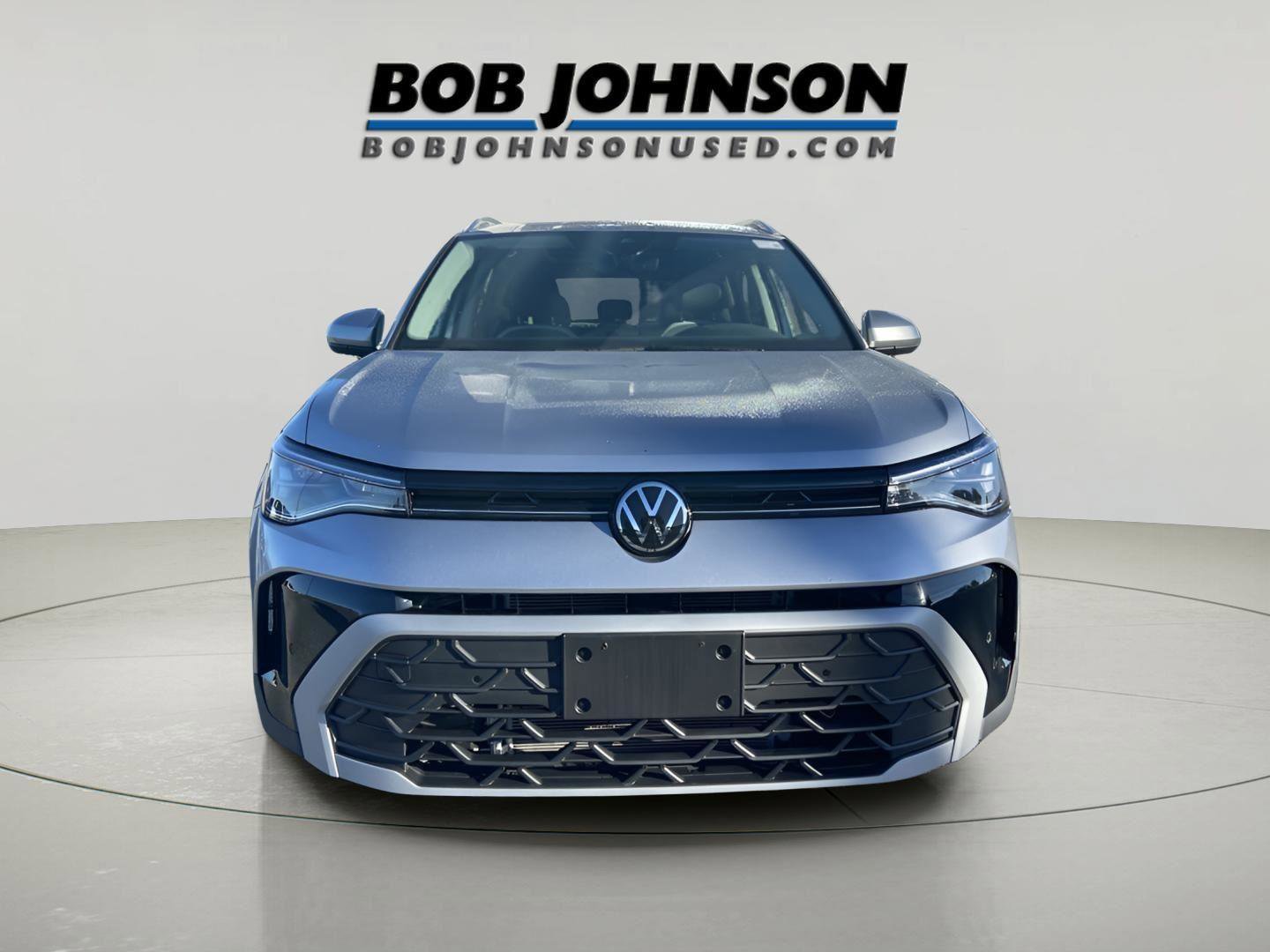 Used 2025 Volkswagen Taos SE w/ Panoramic Sunroof Package image 2