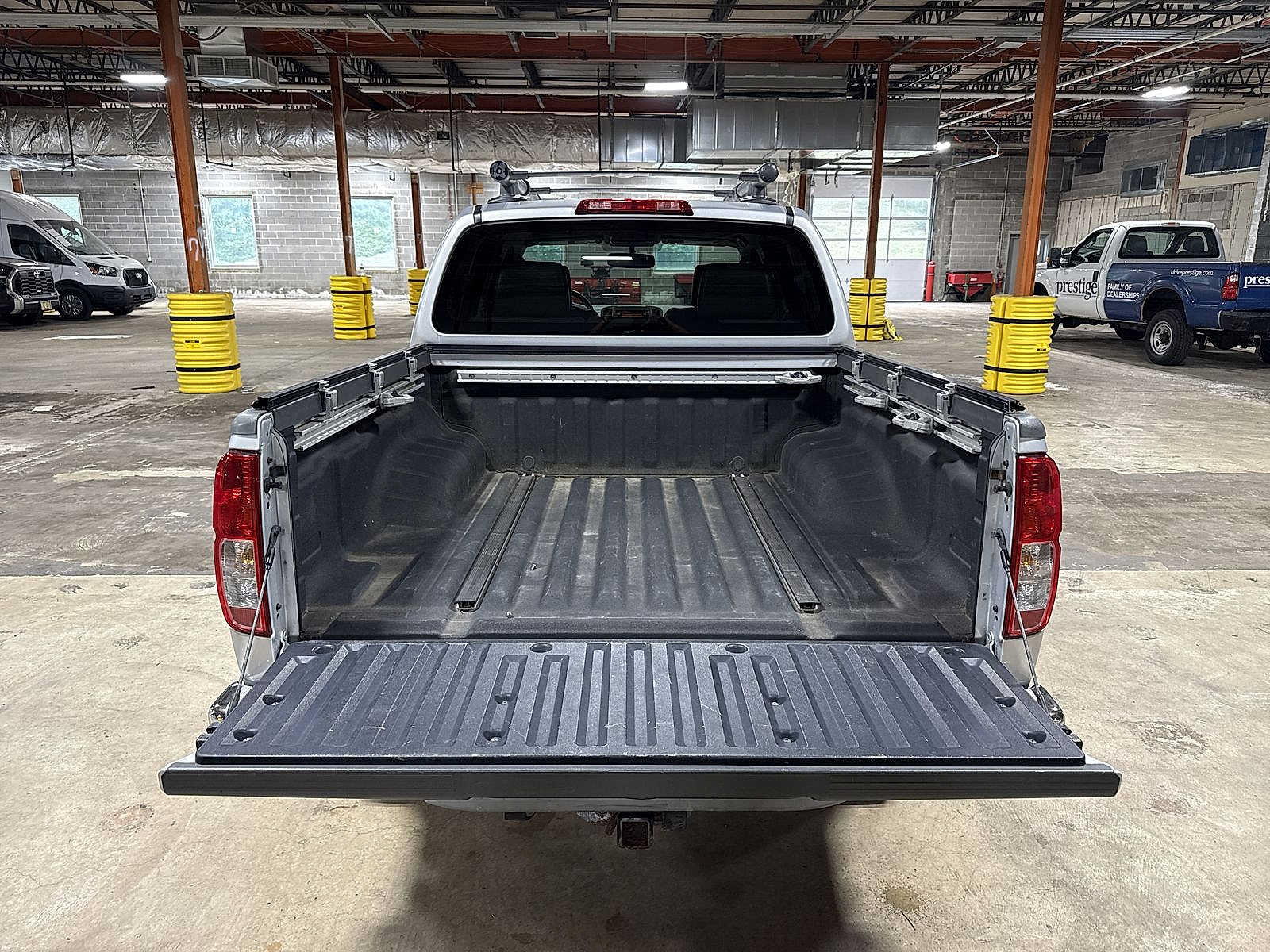 Used 2010 Nissan Frontier LE w/ LE Value Truck Pkg AWD/4WD image 11