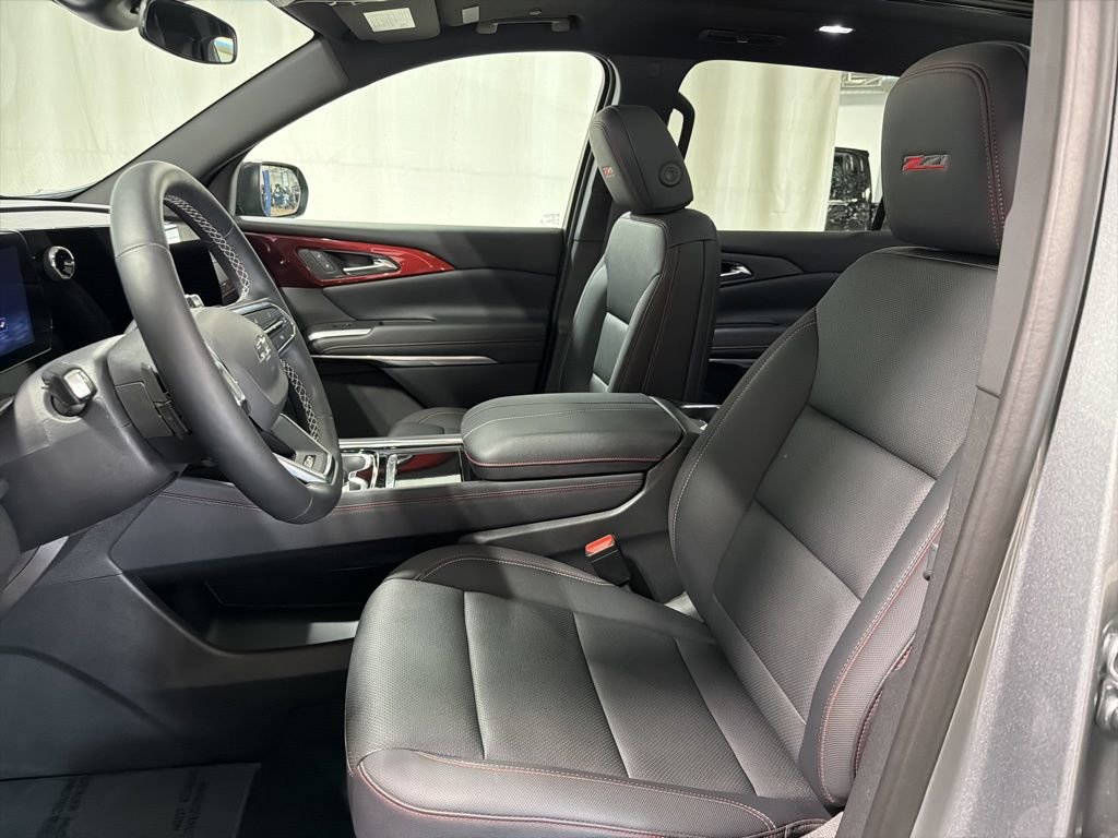 Certified 2025 Chevrolet Traverse Z71 w/ Driver Confidence Package image 5