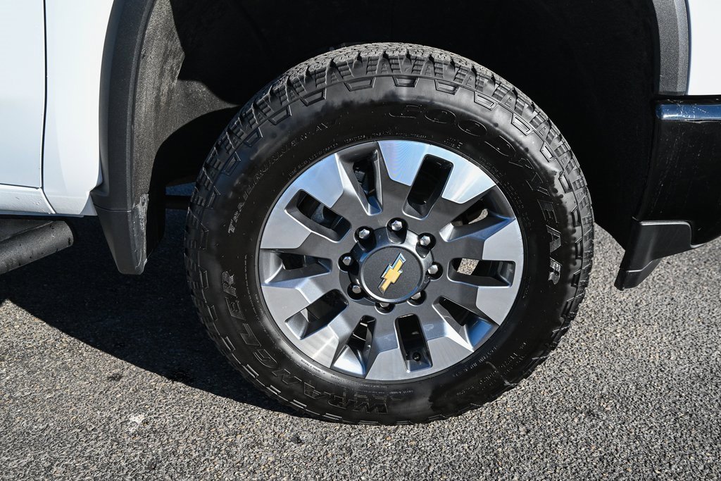 Used 2022 Chevrolet Silverado 2500 Custom w/ Custom Value Package image 15
