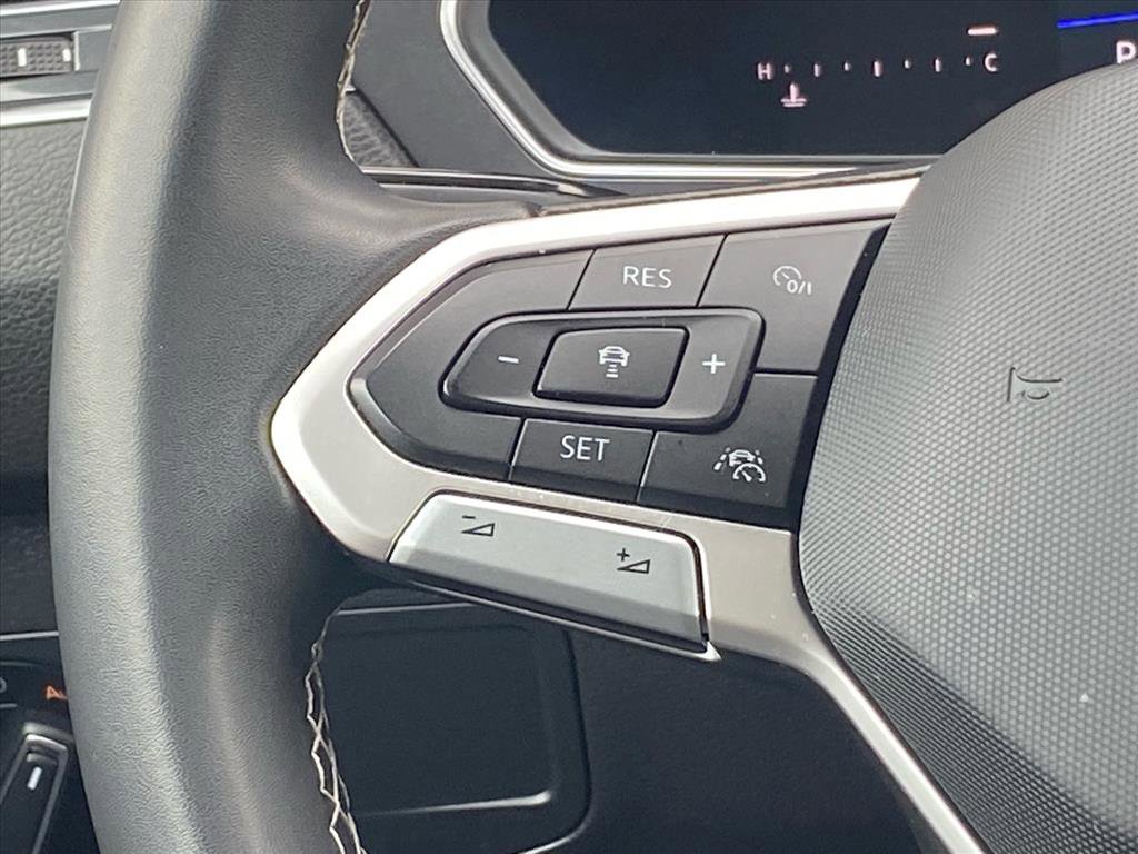 Certified 2023 Volkswagen Tiguan SE w/ Panoramic Sunroof Package FWD image 6