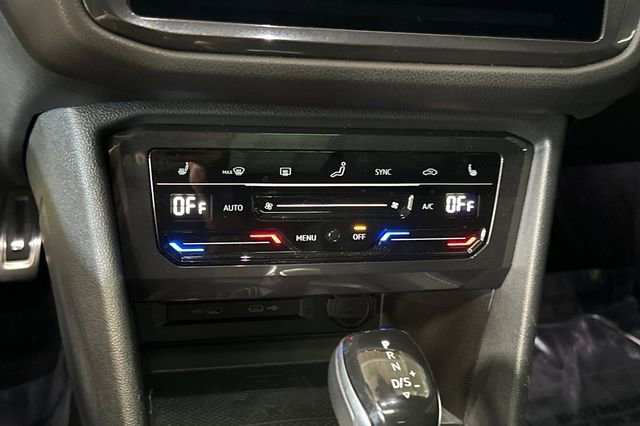 Certified 2022 Volkswagen Tiguan SE R-Line FWD image 27