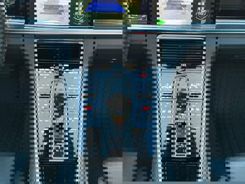 Used 2018 Porsche Panamera 4 w/ Premium Package image 24