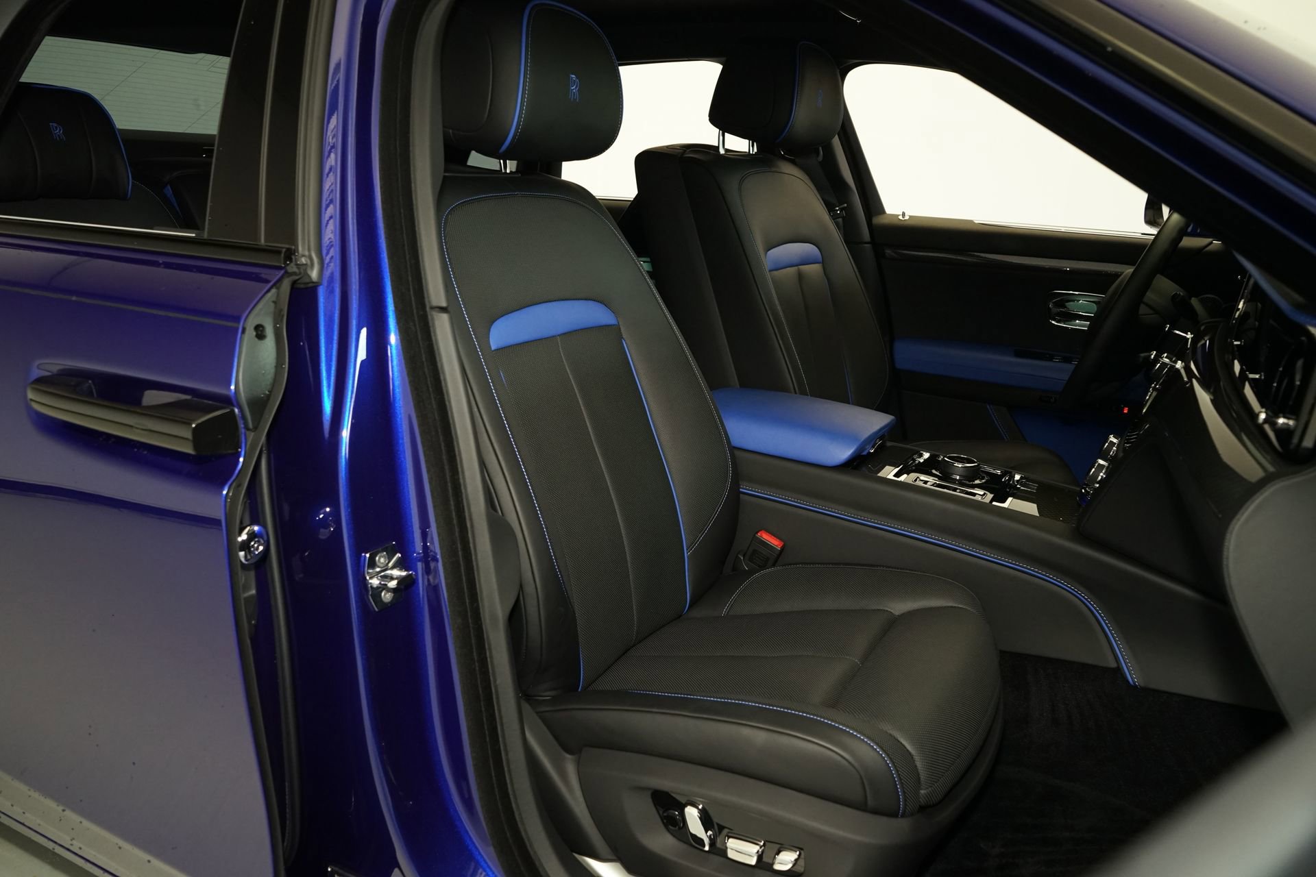 Used 2022 Rolls-Royce Ghost Black Badge image 12