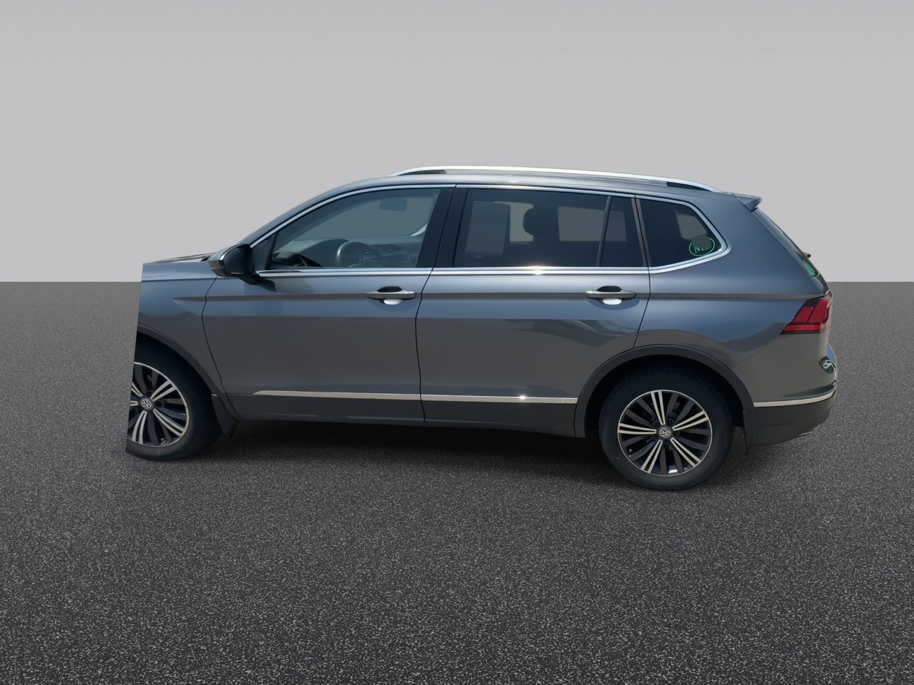 Used 2019 Volkswagen Tiguan SEL AWD/4WD image 6