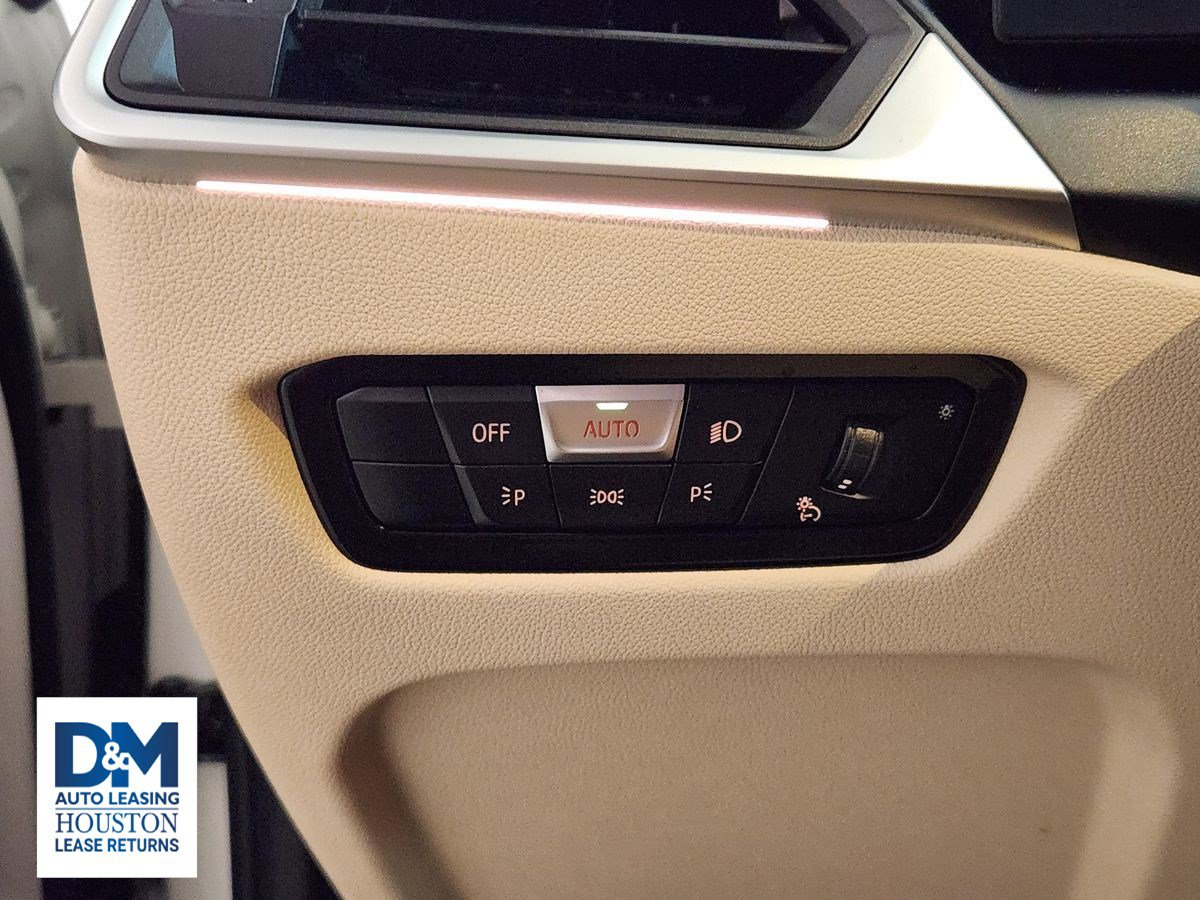 Used 2023 BMW 330i Sedan w/ Premium Package image 29