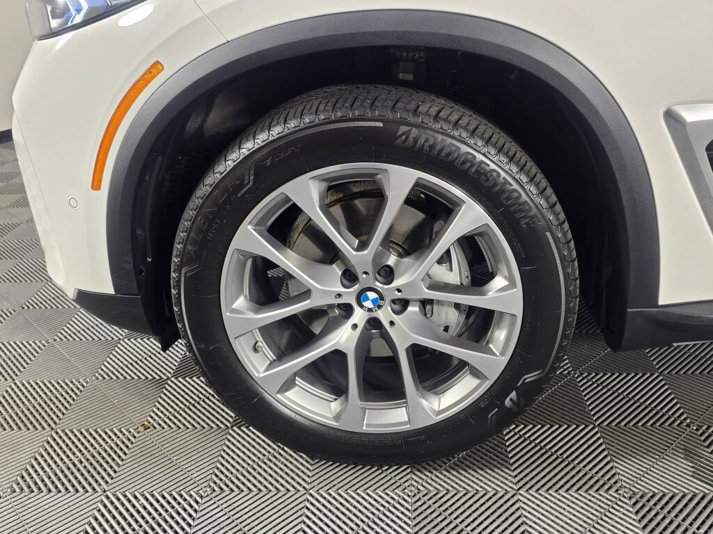 Used 2026 BMW X5 xDrive40i AWD/4WD image 11