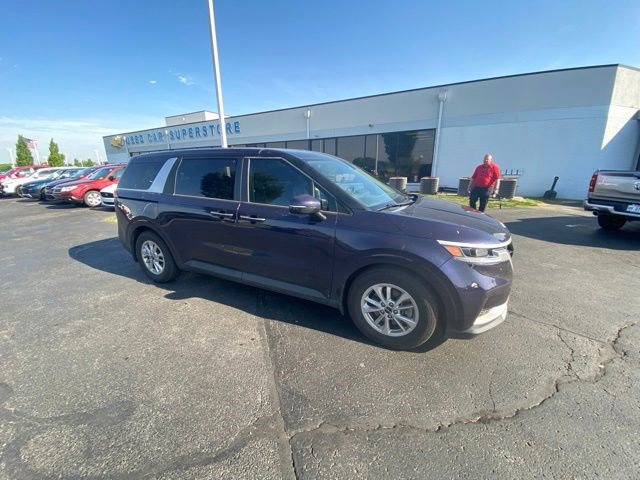 Used 2022 Kia Carnival LX FWD image 22
