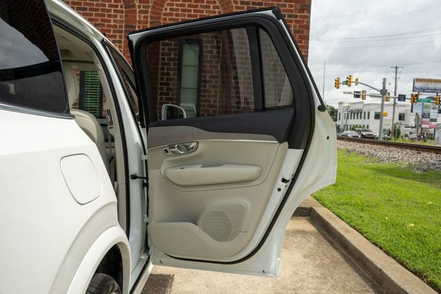 Used 2025 Volvo XC90 T8 Plus w/ Protection Package Premier AWD/4WD image 46