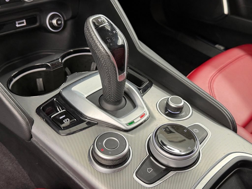 Used 2023 Alfa Romeo Giulia Veloce RWD image 33