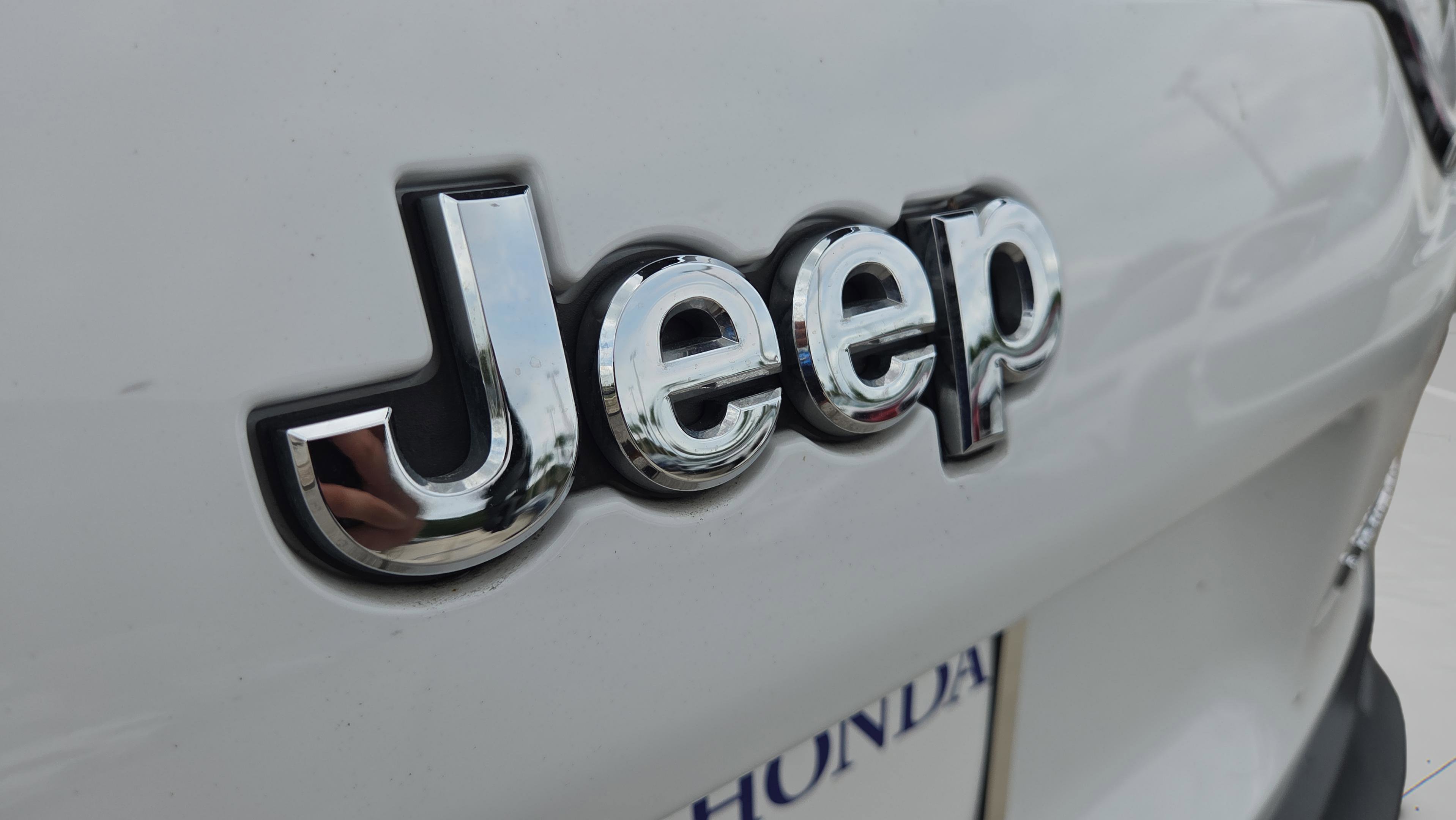 Used 2020 Jeep Cherokee Limited FWD image 36