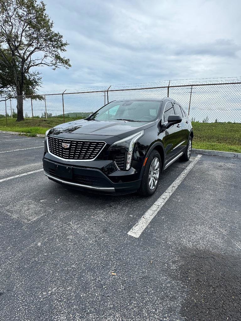 Used 2022 Cadillac XT4 Premium Luxury w/ Safety Alert Package image 2