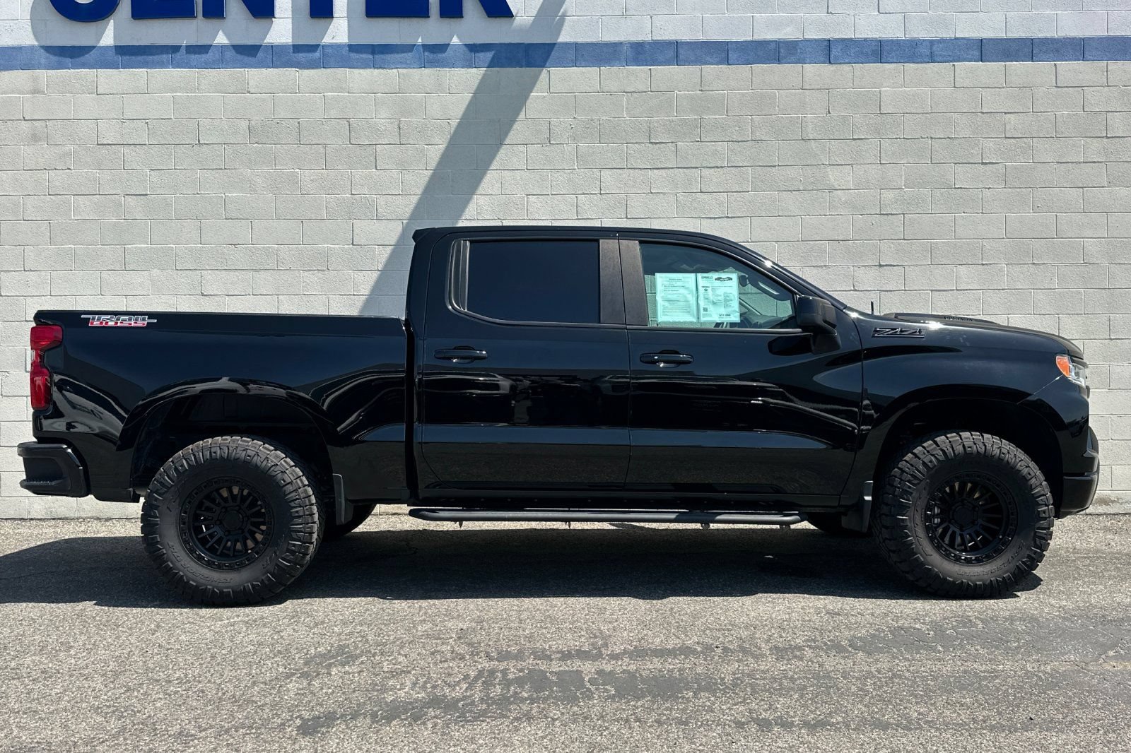 Used 2025 Chevrolet Silverado 1500 LT Trail Boss w/ LPO, Dark Essentials Package AWD/4WD image 3
