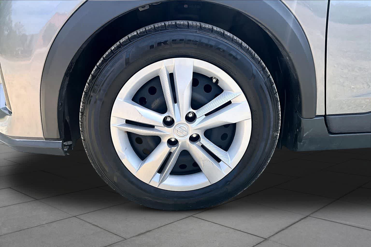 Used 2021 Nissan Kicks S FWD image 11