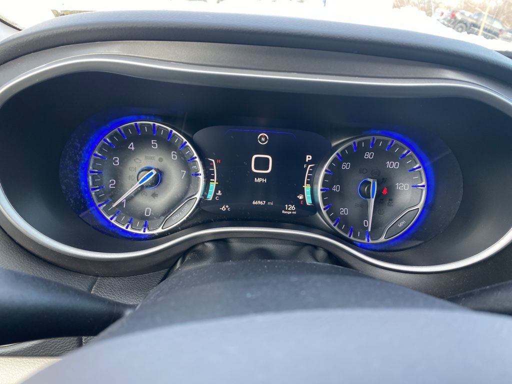 Used 2024 Chrysler Pacifica Touring-L image 12