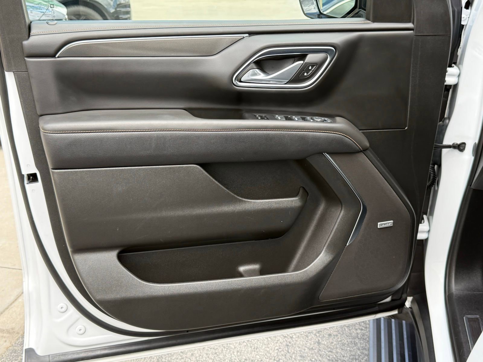 Used 2024 GMC Yukon AT4 w/ AT4 Premium Package AWD/4WD image 19