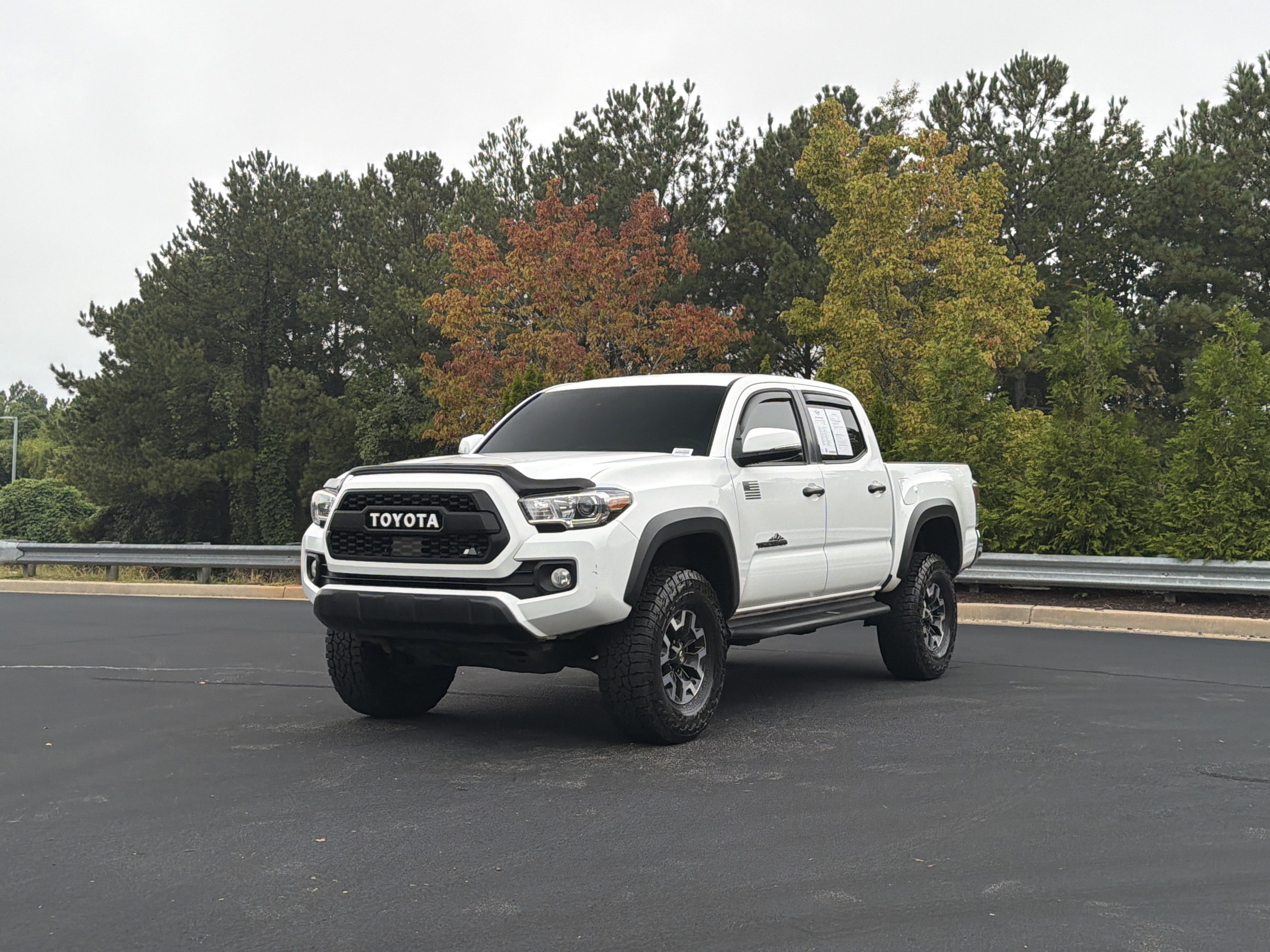 Used 2020 Toyota Tacoma TRD Off-Road AWD/4WD image 12