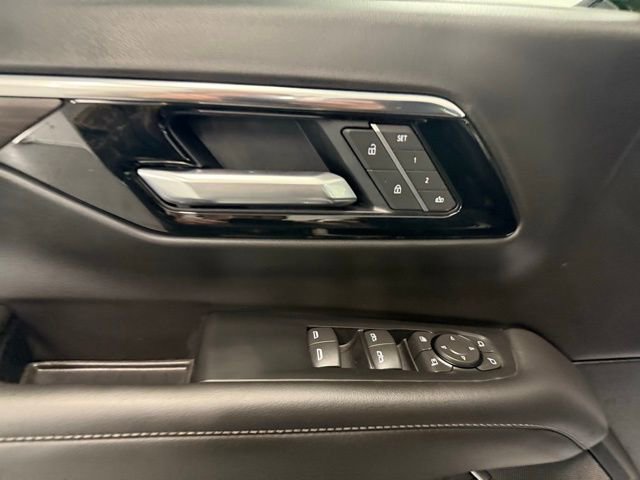 Used 2025 Chevrolet Suburban LT w/ Comfort Package image 15