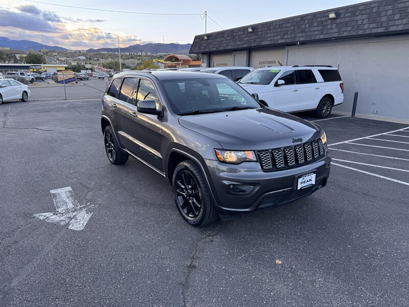 Used 2017 Jeep Grand Cherokee Altitude