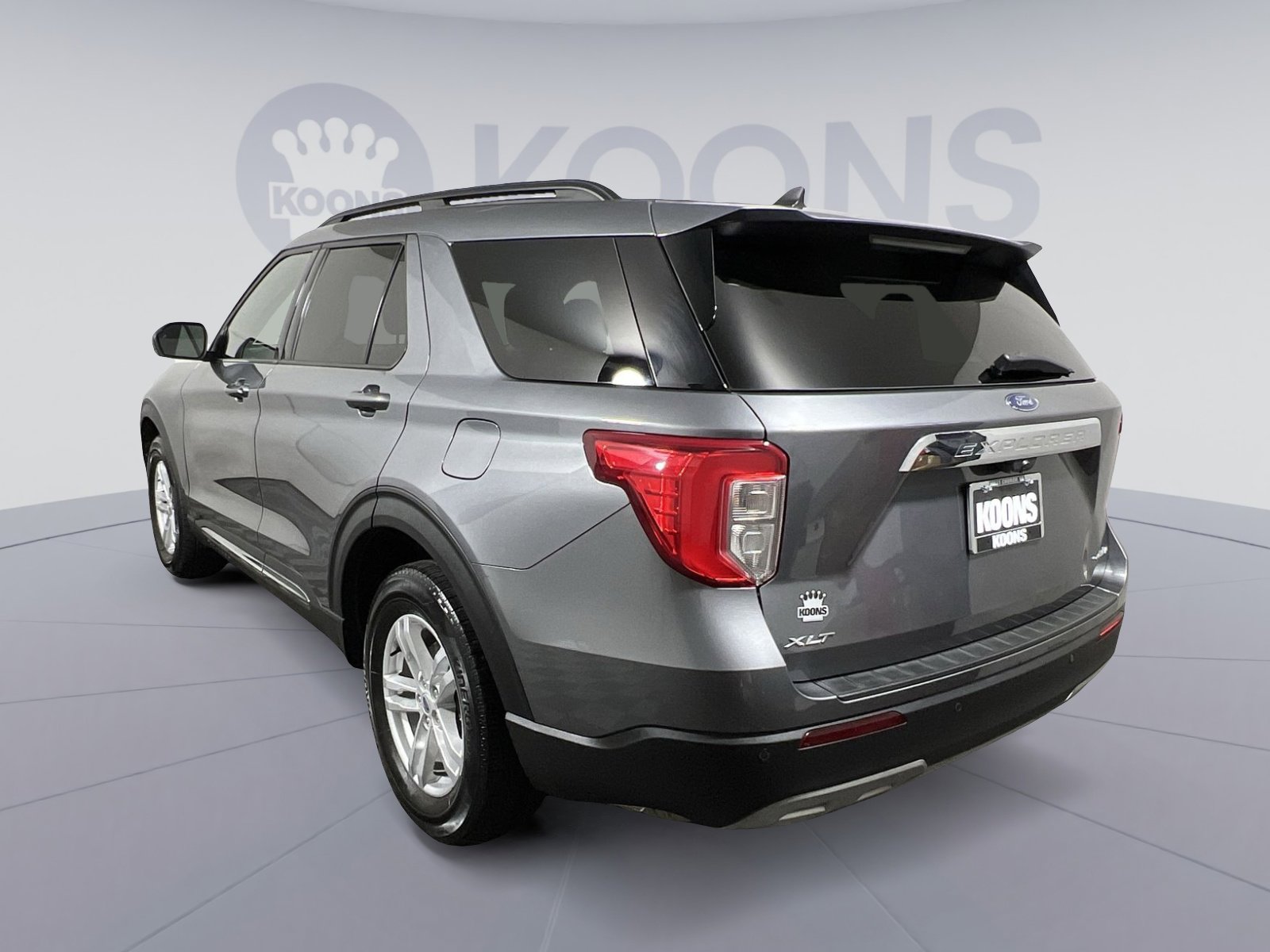 Used 2022 Ford Explorer XLT w/ Equipment Group 202A image 4