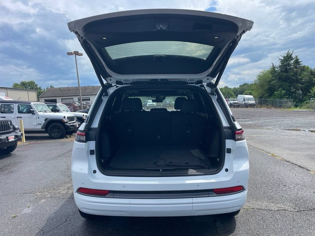 New 2026 Jeep Grand Cherokee Limited AWD/4WD image 12