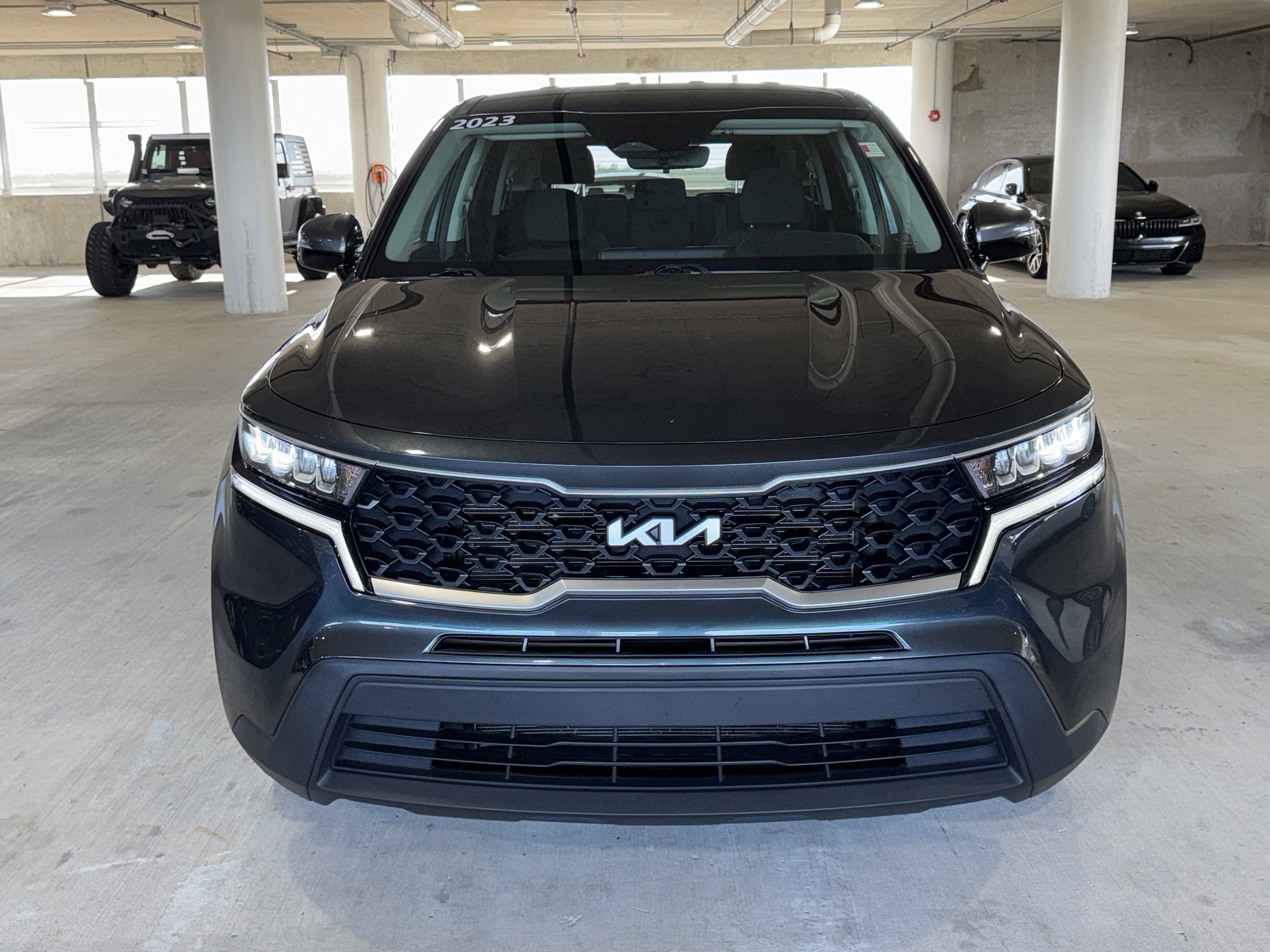 Used 2023 Kia Sorento LX image 3