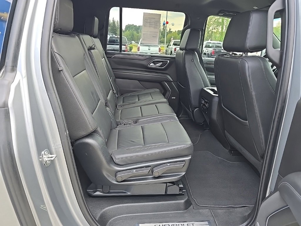 Used 2023 Chevrolet Suburban LT image 31