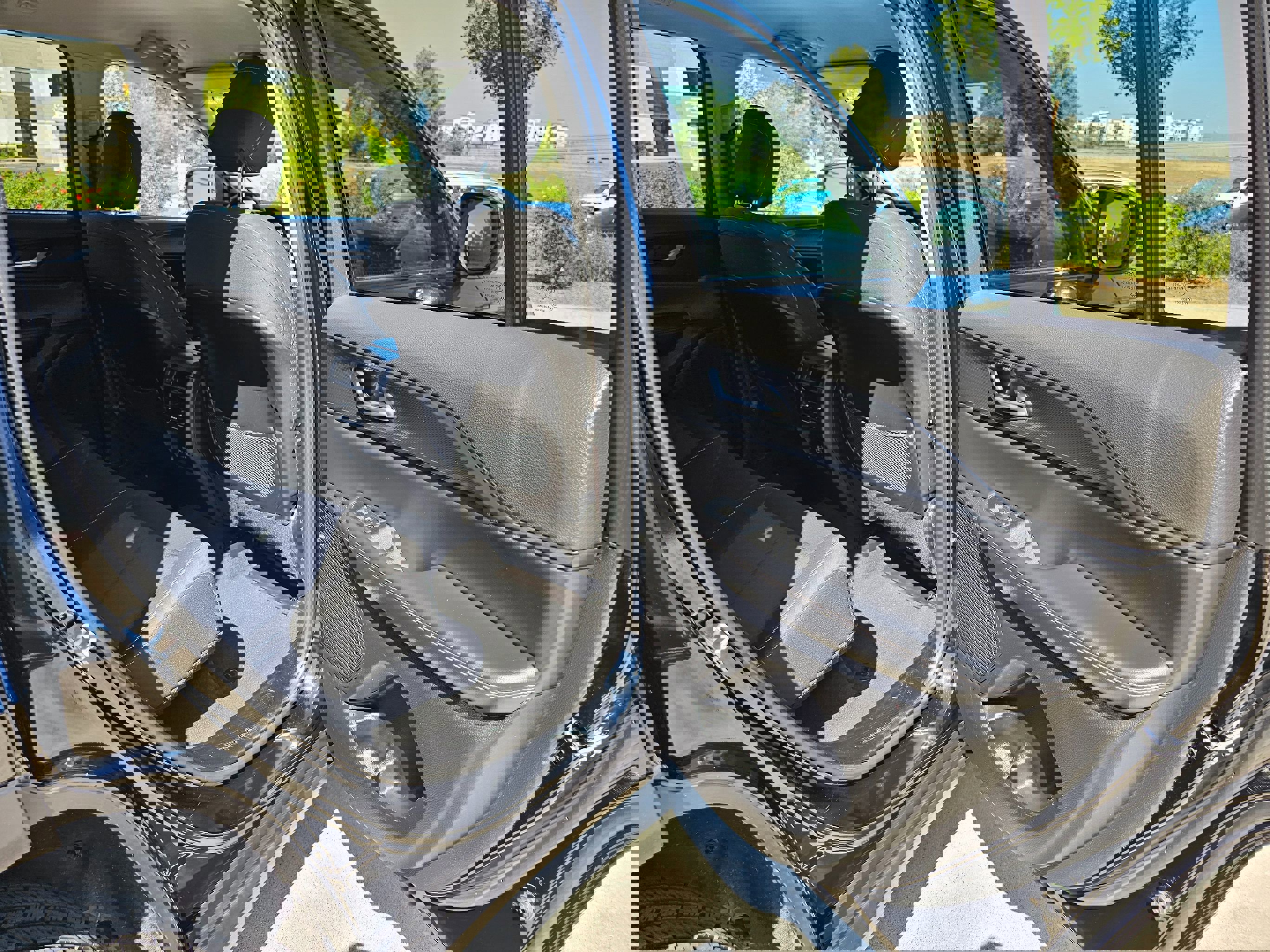 Used 2024 Jeep Grand Cherokee Laredo image 28