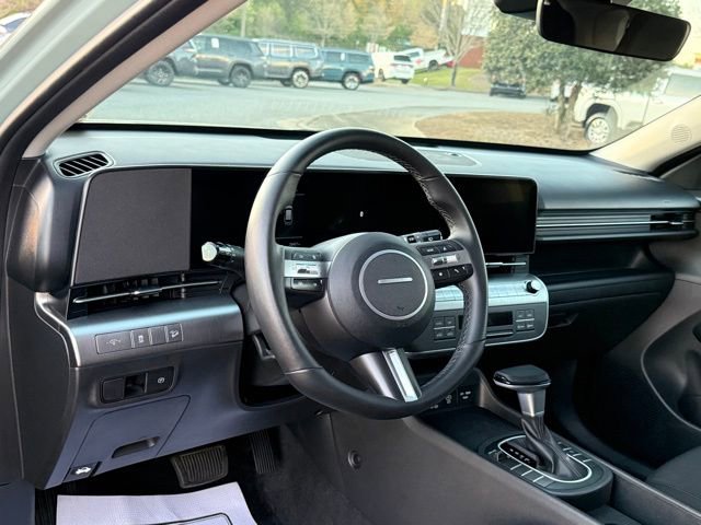Used 2025 Hyundai Kona SEL image 16