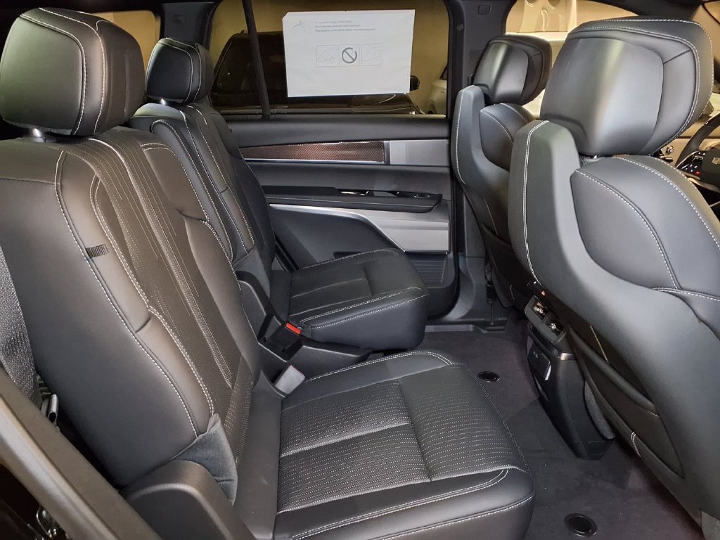 New 2027 Cadillac Vistiq Sport AWD/4WD image 7