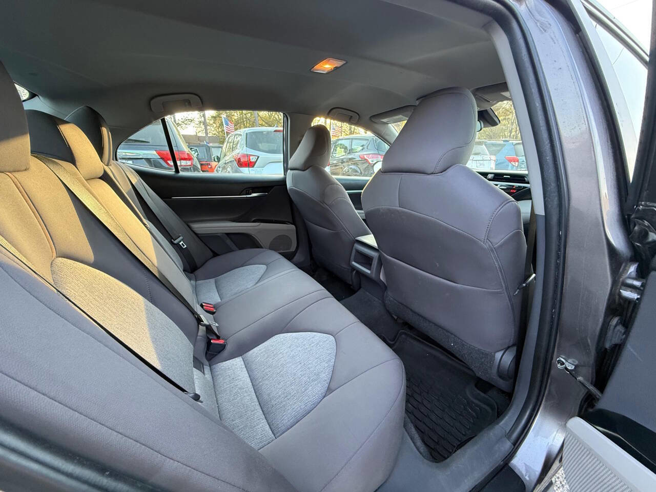 Used 2020 Toyota Camry LE image 7