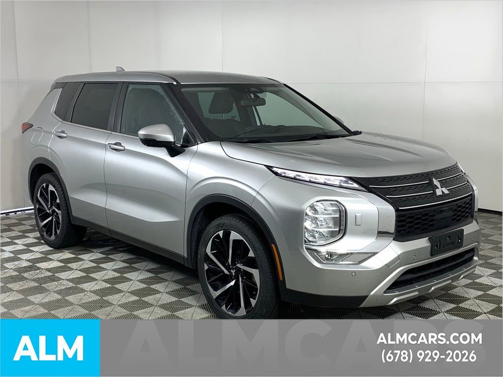 Used 2023 Mitsubishi Outlander SE Black Edition image 12