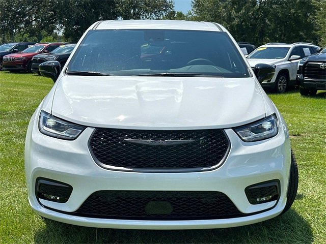 New 2026 Chrysler Pacifica Select image 2