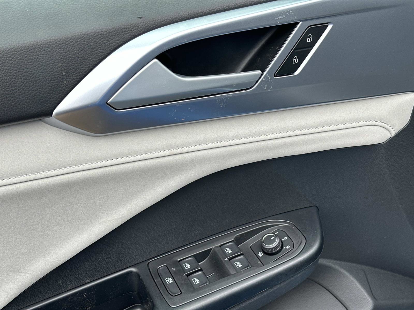 New 2026 Volkswagen Taos SE image 16