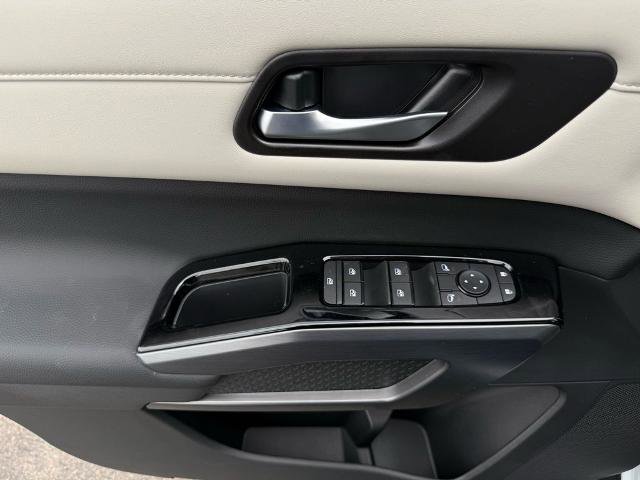 New 2026 Nissan Pathfinder SL image 19