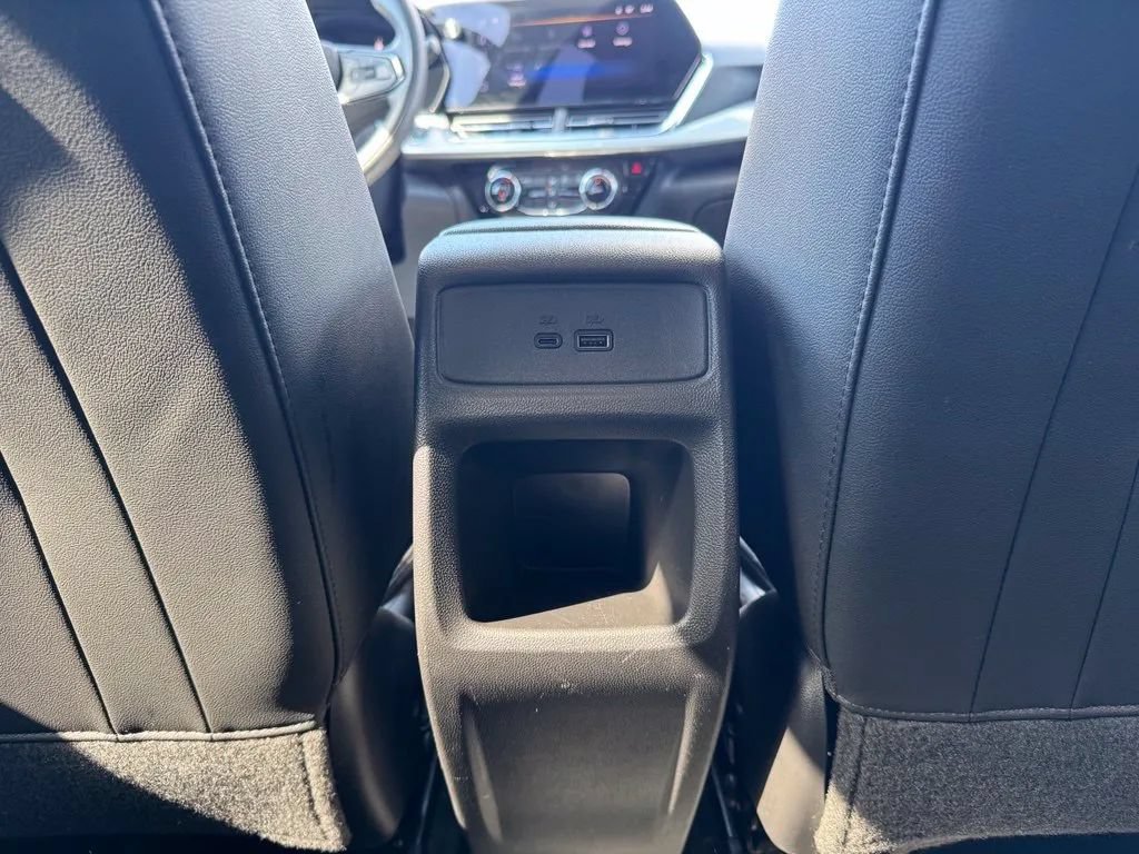 Used 2025 Chevrolet Trax LT FWD image 19