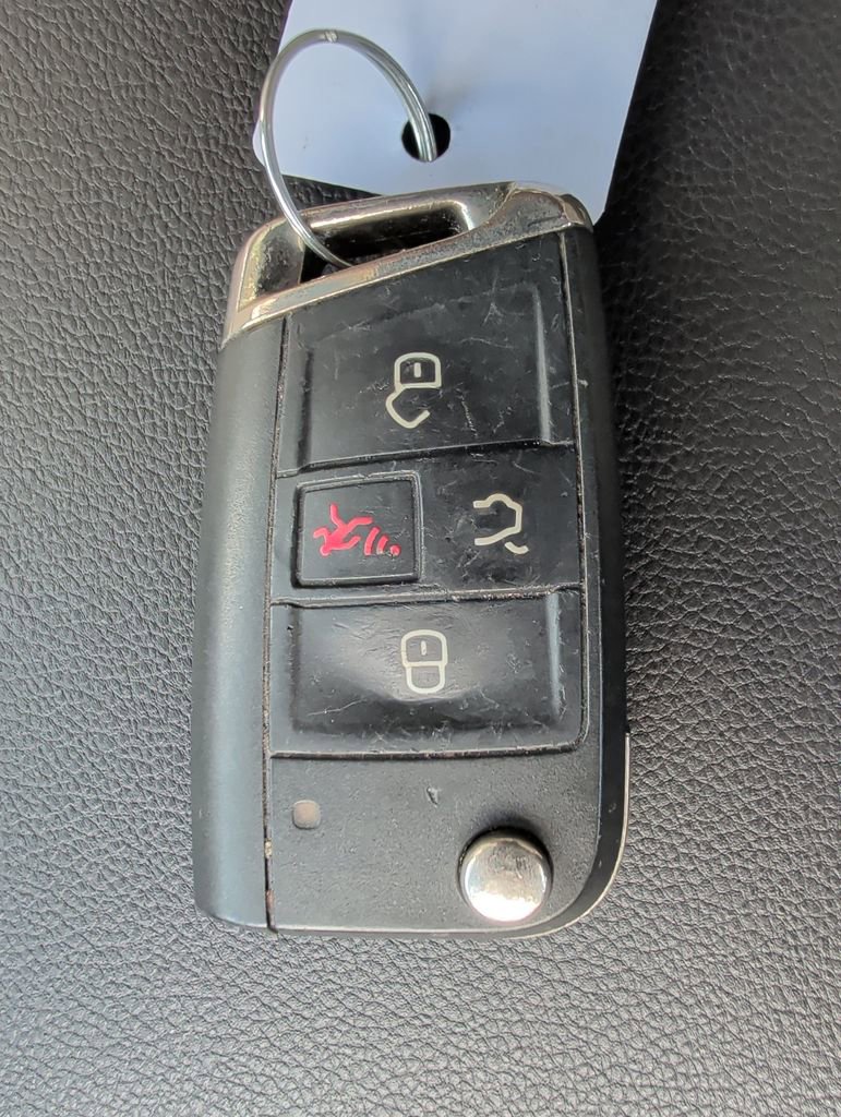 Used 2018 Volkswagen Tiguan SE w/ Panoramic Sunroof Package image 18