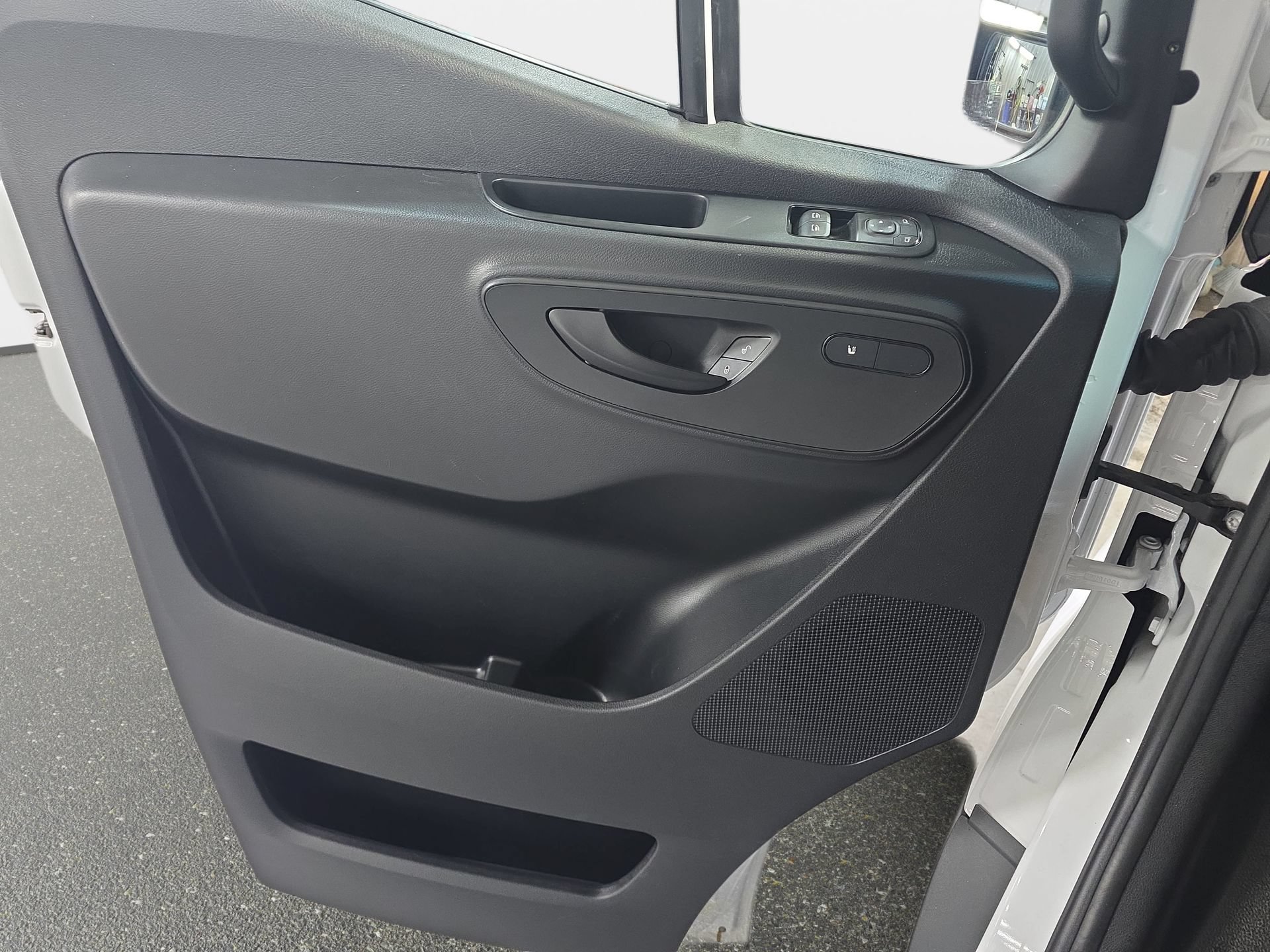 Used 2025 Mercedes-Benz Sprinter 2500 image 25