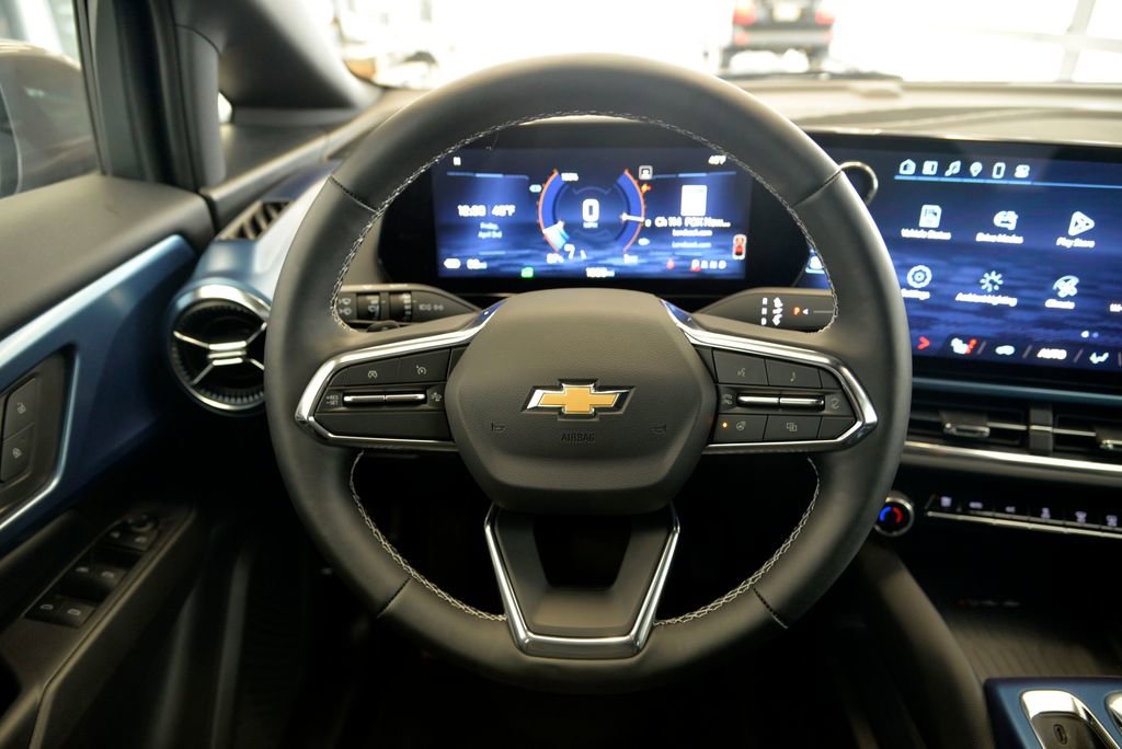 Used 2025 Chevrolet Equinox EV LT w/ Convenience Package image 18