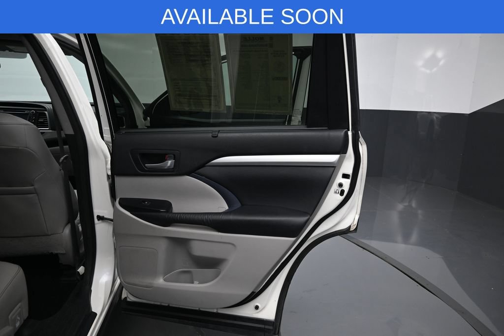 Used 2016 Toyota Highlander XLE AWD/4WD image 34