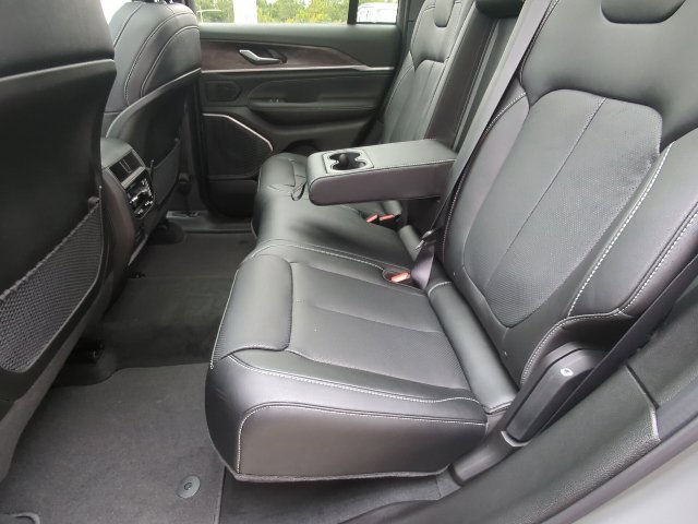 New 2027 Jeep Grand Cherokee Limited AWD/4WD image 25