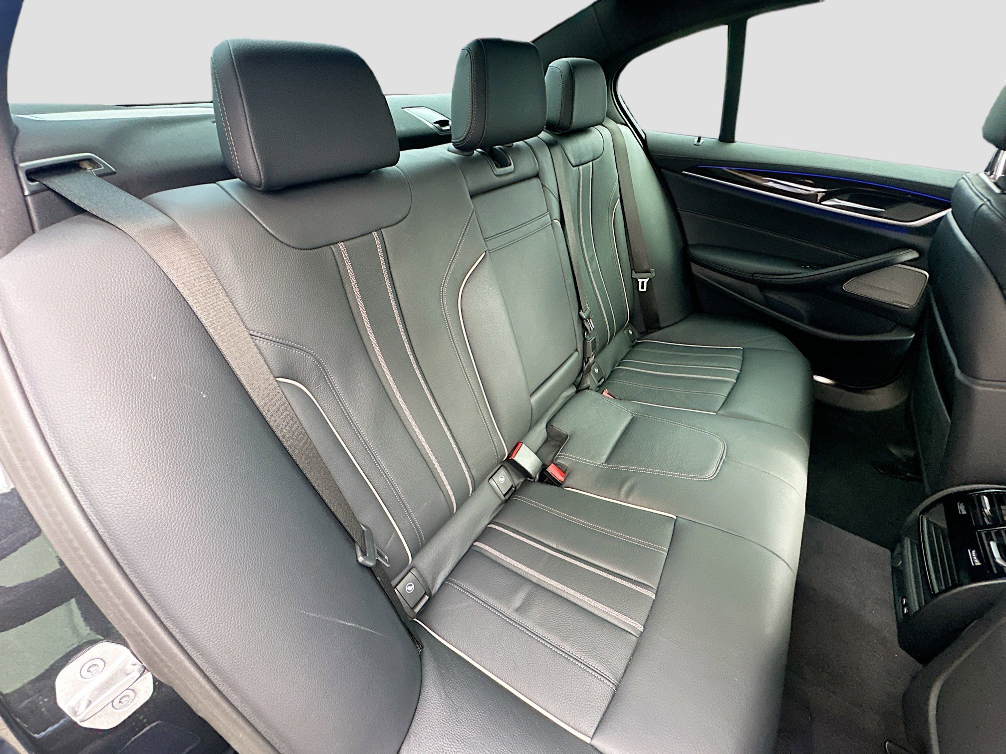 Used 2023 BMW M550i xDrive image 23