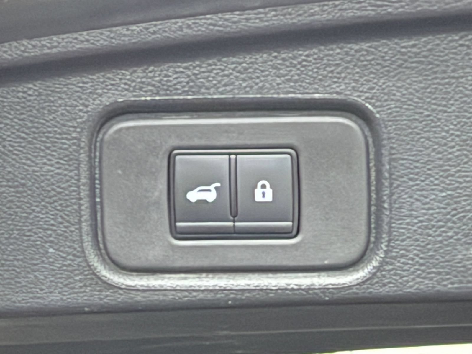 Used 2025 Nissan Pathfinder SV AWD/4WD image 19