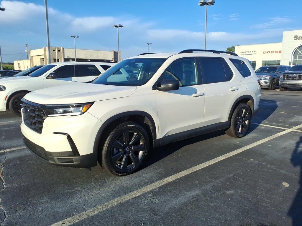 Used 2025 Honda Pilot Sport image 3