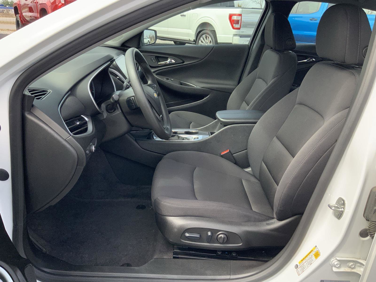 Used 2024 Chevrolet Malibu LT image 21