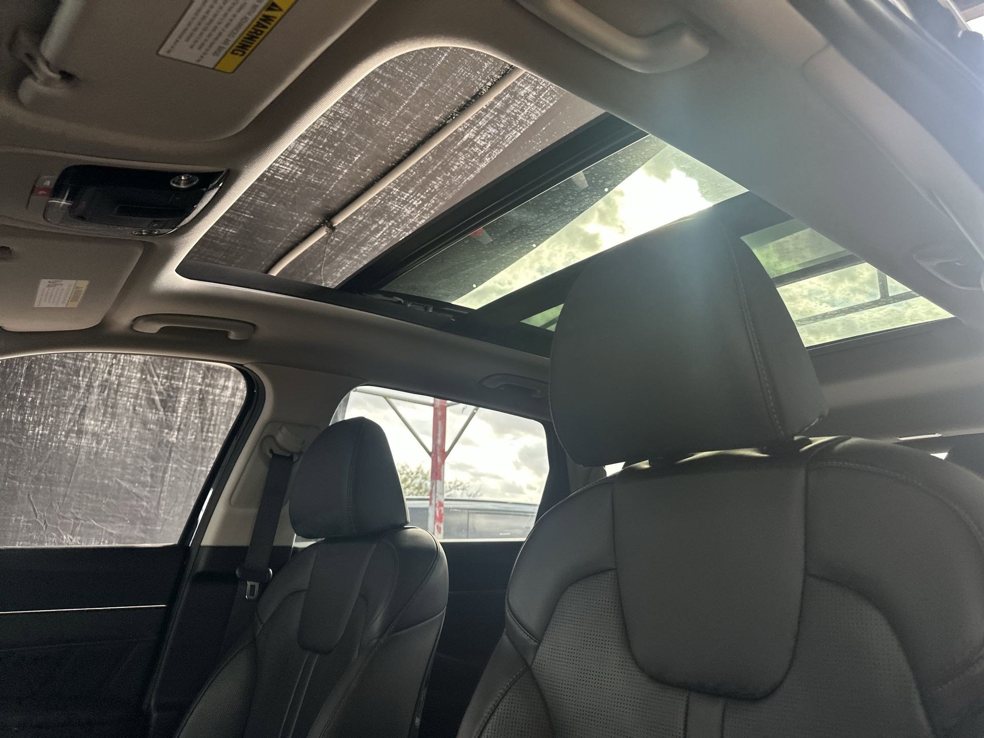 Used 2025 Kia Sorento SX image 16