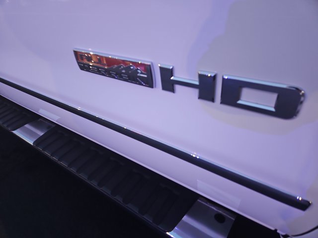 Used 2015 GMC Sierra 2500 SLE image 3