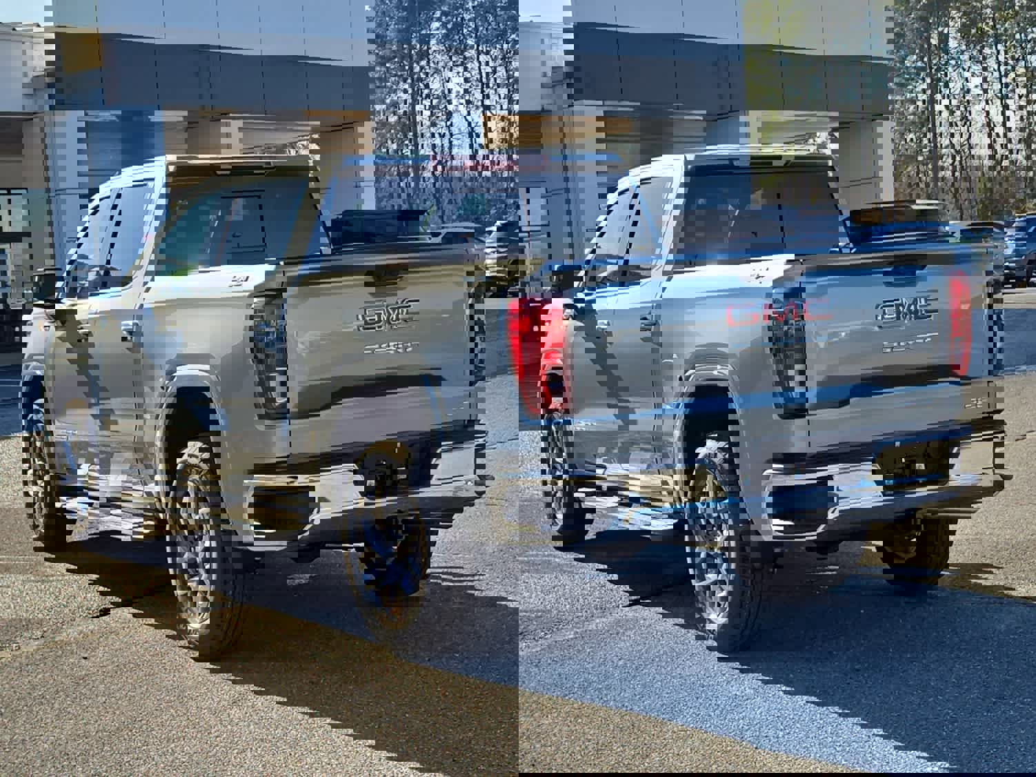 New 2026 GMC Sierra 1500 SLE w/ Preferred Package image 6